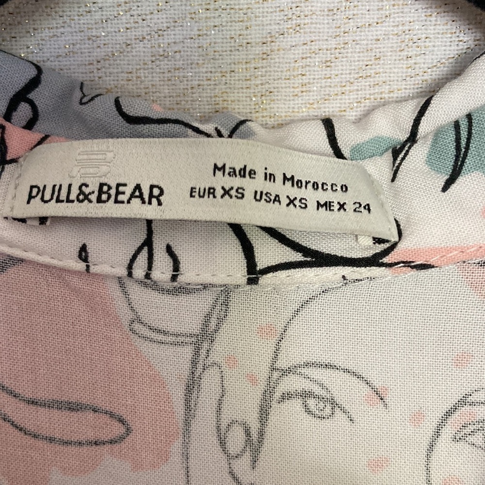 Pull&Bear Faces print White Pink Purple Short sleeve shirt Button Down size XS - Picture 3 of 11